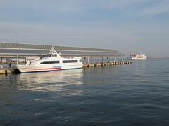 8：20　食後、今日は「高松港」からジェット船で小豆島に向かいます
