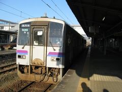 厚狭8時34分発の美祢線普通長門市行きに乗車。
車輌はJR西日本のローカル線ではおなじみの、キハ120系ディーゼルカーです。