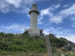 川平湾から市街地に戻る途中、御神崎へ寄ってみました。

写真では穏やかな天気に見えますが、実際は風が強く、時折雨が降る天気でした。