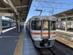 途中の御殿場駅。
ところどころ富士山が見えましたが、写真に収めることが出来ず。
これから行く絶景ポイントで撮ればいいので、特に気にせず。