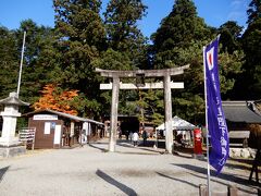 酒田から鳥海山を見ながら田んぼが広がる道を走り抜け、１時間ほどで羽黒山に到着しました。