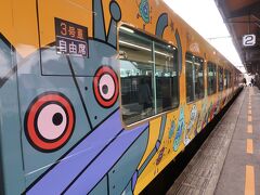その1　https://4travel.jp/travelogue/11671966/　からのつづき。
琴平駅から特急南風3号で高知に向かいます。乗った列車はアンパンマン列車。

