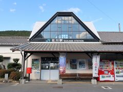 佐川駅は特急停車駅ですが無人駅です。かつて松山と高知を結ぶ急行バス「なんごく号」が立ち寄っていましたが、JRバスは廃止され、今は閑散としています。