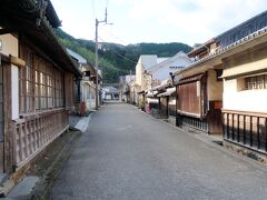 駅から徒歩5分ほどで伝統的な商家や酒蔵などが残る上町地区に入りました。