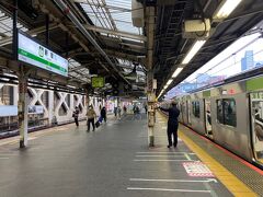 新宿駅で下車します。人はまばらです。

五反田駅（JR山手線）→新宿駅