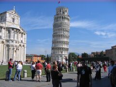 以上の写真はシエナだが、次からのピサ、ルッカのほうを先に訪問している。

ピサの斜塔
Torre di Pisa