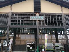 帰り道、関市の農産物直売所「ふる里農園　美の関」でさえふじという柿を購入。
岐阜の富有柿や太秋柿は知ってるけど、さえふじは初耳。
調べてみたら、さえふじは受粉樹で不完全甘柿なんだそう。
小ぶりで甘みは控えめでした。
