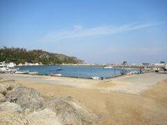 車で移動して恩納村にある憧れの万座へやって来ました。
早くも万座デビュー。
その後も何度も潜った大好きな場所です。
万座毛のすぐ近く恩納海浜公園の港から出航です。