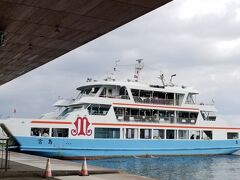 ではフェリーに乗って宮島へ渡ります
と言ってもこちらは宮島松大汽船さん
こちらには乗船いたしません
