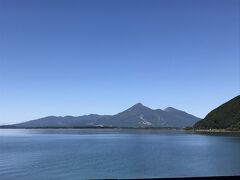 猪苗代湖方面へドライブです。
会津磐梯山と猪苗代湖の絶景です。