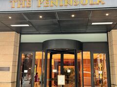 東京・有楽町『The Peninsula Tokyo』1F

『ザ・ペニンシュラ東京』の写真。

日本屈指のビジネス街として知られる丸の内エリアに位置する
ザ・ペニンシュラ東京。皇居外苑と日比谷公園に面しており、
ショッピングの中心地、銀座までは徒歩圏内と最高の
ロケーションに位置します。
ザ・ペニンシュラ東京は、2020年2月に米国の権威ある雑誌
「フォーブス・トラベルガイド2020」にて“ホテル部門”においては
5年連続の、”スパ部門”においては6年連続の最高ランク5つ星評価を
いただきました。
栄えある受賞と共に、これからもおもてなしの心を大切に、
多くのお客様にお選びいただけるホテルとなれますよう、
スタッフ一同邁進して参ります。 