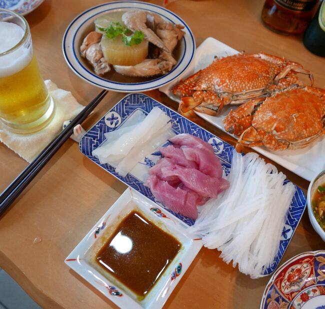15日　夕食<br />イカとカツオの刺身．．．◎<br />蒸し渡り蟹．．．．◎<br />大根と鶏煮．．．◎
