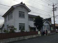 澤野医院記念館
何でしょう、この洋風な建物は。
見学は無料ということなのでちょっと中を覗いてみようと思います。