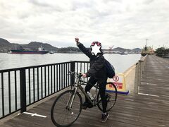 尾道港では、係の方が親切に乗り方のコツを教えて下さいました。白滝山への自転車へのアクセスが分かりづらくて聞いたところ、どこから登るのが最もスムーズか、目印とともにアドバイスして下さって助かりました。平日のせいか、他に利用者は全然いませんでした。朝7時半、緊張しつつ出発です。