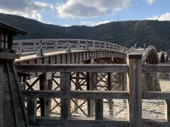 木造のアーチ構造がとても美しい。