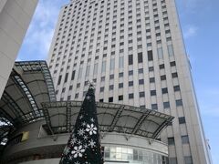 昨日は暗くてよく見えなかったけれど、すごく立派な建物だったのね。