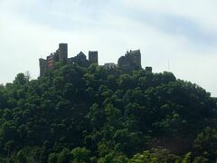 ・・・オーバーヴェーゼルの町にあるシェーンブルク城。