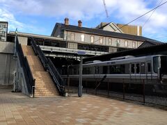 彦根駅で車両切り離しがあり、先頭4両が８時頃に長浜に到着。
豊臣秀吉が初めて城主となって城下町を開いた場所であるが、ここも初めて訪れる場所である。