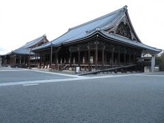 続いて西本願寺へ。こちらも阿弥陀堂と御影堂の中に無料で入れ、しかも写真撮影が可。