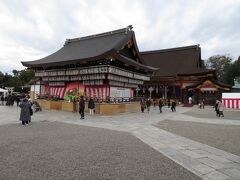 再度円山公園を通って八坂神社へ。