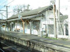 2020.12.29　御坊ゆき普通列車車内
岩代駅。木造駅舎も記録しておこう。