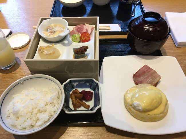 運ばれてきた朝食にはエッグベネディクトがついています。