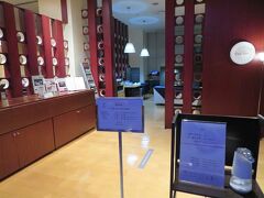 午後５時半。予約しておいた１階のレストラン「シェフズ・テーブル」へ。