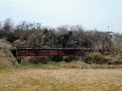 周りに家が建っているので、すぐそばを歩けるとは限らず
路線図を参考に行ったり来たり。

安比奈線は1925年（大正14年）に入間川で採取した砂利の運搬を目的として開業されました。