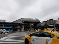 さて、前回の旅行記でやっと金沢駅に到着しました。