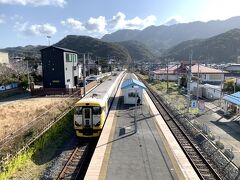 と・・の～んびり車窓風景を見ながら浜金谷駅に到着しました。。。

とてもローカルで静かな駅。。。