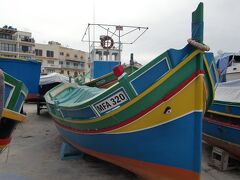 マルタ名物、木製の伝統漁船のLuzzu(ルッツ)。この目は海の危険から漁師さんを守っている。