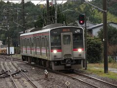 2020.12.30　伊予西条ゆき普通列車車内
単線区間をゆっくり進みながら