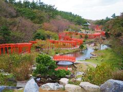 神明宮の所から眺めると千本鳥居全体が見られます
この景色が見たかったんです＾＾

ここも桜の季節にも行ってみたい