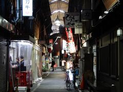 看板に偽りなく、美味しい魚が安く食べられるし
気になるメニューがいっぱいあったので
また来たいお店リストに追加しました

平日の昼間なのに、店を出た時には並んでる人がいたのには驚いた
大人気のお店なので120分と時間制限はあります
私は90分の滞在でしたが、1人なので十分ゆっくりできたし
席が間引かれているので、カウンターだけどゆったりしたスペースがあり
わちゃわちゃしてなくて反対に居心地良かったです