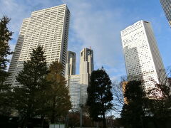 前回の群馬バスツアーは生憎の雨でしたが、今日は快晴！チビッ子の大群もいましたが、彼らは八景島シーパラダイスのツアーに群がっていきました。