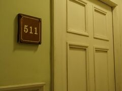 ヘミングウェイが泊まっていた５１１号室は５階にあり、現在いくつかの所持品を所蔵する小さな博物館になっている。