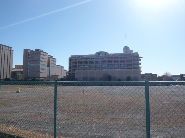 Ｂ－ＳＡＴのパラボラアンテナを背にして、スキップシティーを見ています。<br /><br />スキップシティーとの間の広大な広場は、どのように活用していくのでしょうか。<br /><br />気になるところです。