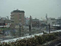 岐阜県に入ったら雪になりました