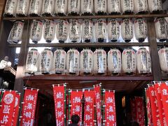 帰る前に少しだけ観光というか御朱印を頂きに(≧∀≦)

京都の繁華街、新京極通りは何気に通っていたけどお寺が多いのを知ってまずは蛸薬師堂と呼ばれている『永福寺』へ。
病気平癒で有名なお寺です。

このサイトが参考になります。
https://www.shinkyogoku.or.jp/jisha/takoyakushi.html

蛸薬師堂は正しくは『瑠璃光山林秀院永福寺』といい、
元は二条室町にあったものが天正年間に現在の場所に移転されたそう。

