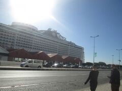 高松のように駅のすぐ近くに港があります