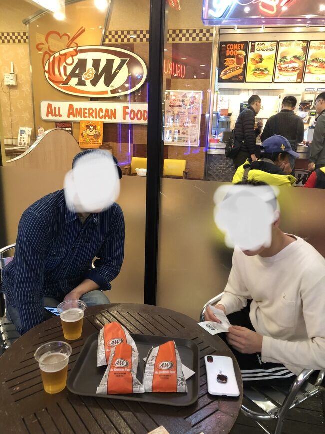 アメリカンビレッジ内のA＆Wでのんびり。<br />関東は極寒ですが<br />沖縄では上着なく外でビールが飲めちゃいます