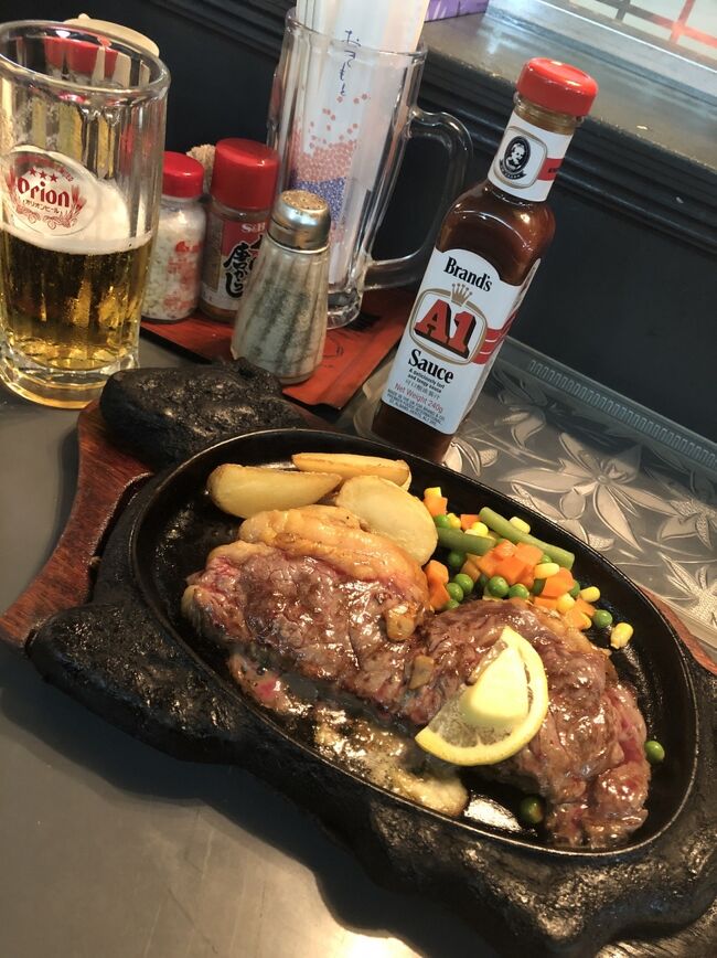 1泊目は定番の宿「ルートイン那覇泊港」<br />最上階にある大浴場は天井が開くので爽快です<br />そして夜はこれまた定番の「ハイウェイ食堂」でステーキ！