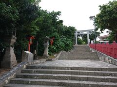 ２泊目の早朝ランニング。
波の上ビーチの絶壁の上に建つ神社「波上宮(なみのうえぐう)」の境内をランニング。