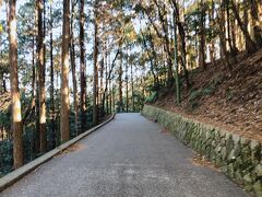 ロープウェイ山頂駅から岩国城天守まではすぐ。