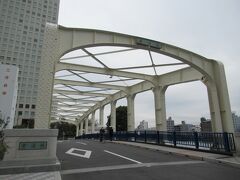 11：38　少し反れて日本橋川に架かる「豊海（とよみ）橋」を渡ります