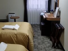 お宿は立地の良い"ならまち"エリアに取りました。
このホテル、当時はサンルート奈良だったのですよ。

お松明の行事は19時開始。
フロントでお水取りのガイドさんを依頼(300円)して身支度を整えます。
