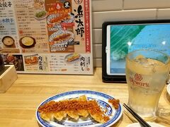 最近は、浜松餃子も人気です。
この店はお手軽値段で楽しめます。コスパ最強の餃子居酒屋。