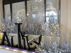 道路も混んでなかったので、那覇空港から１時間ちょっとで読谷村のホテル日航アリビラに着きました。