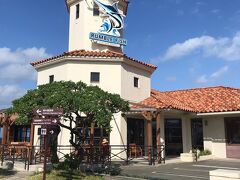 海中展望塔の入り口には、シーフードレストランがあります。市場のように魚介類の食材を選んで、調理してもらうスタイルです。