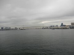 レインボーブリッジ
羽田の気象状況 8.4℃ 北風 6ｍ/s と曇因りとした空模様で寒かった。
